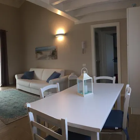 Elegance Ed A Porto Pino